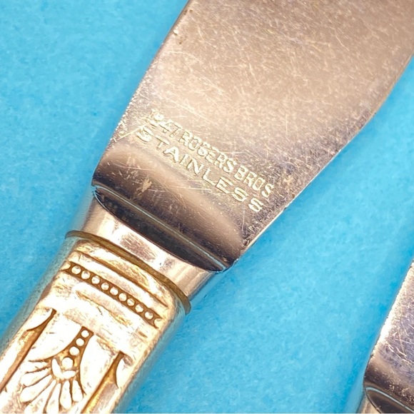 1847 ROGERS BROS FIRST LOVE International Silver Plate 1941 Butter Knives (2) - Picture 4 of 5